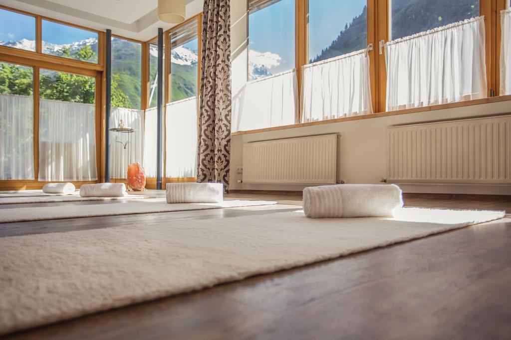 Hotel Vier Jahreszeiten Sankt Leonhard im Pitztal Exterior foto